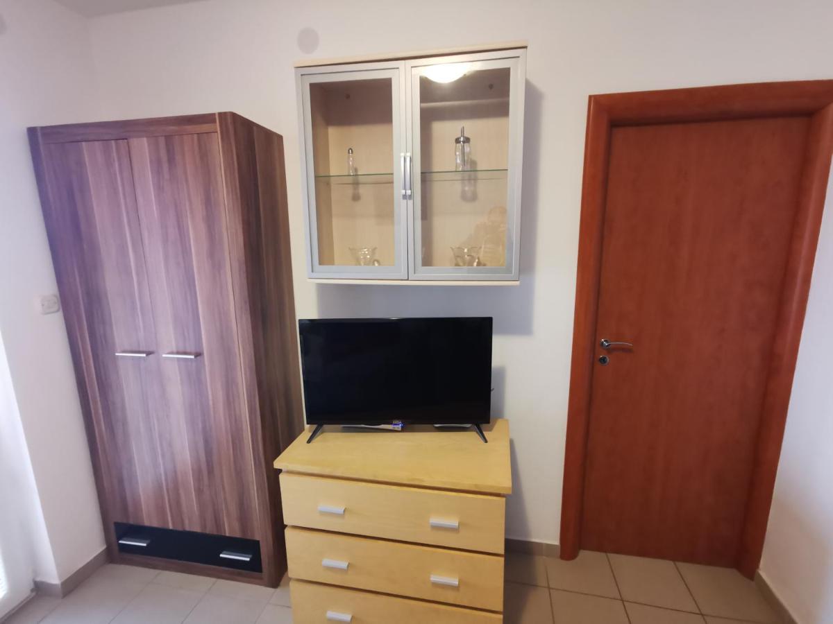 Anamar Apartments Novaglia Esterno foto