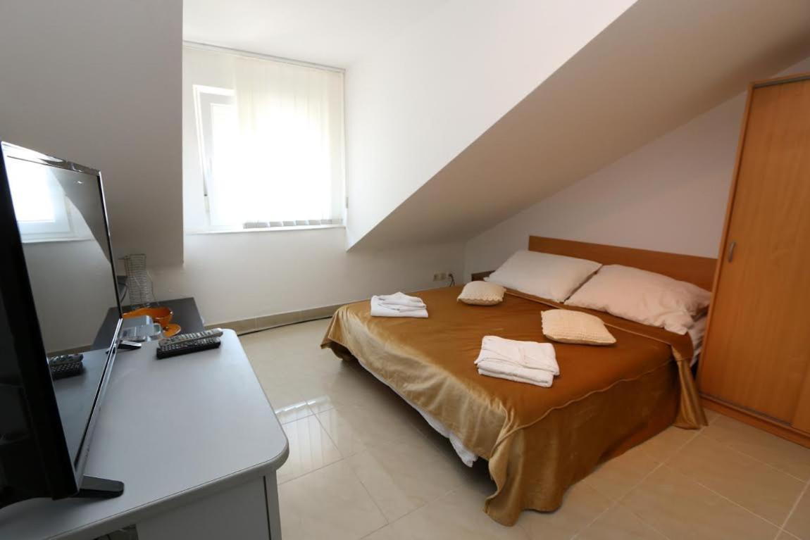 Anamar Apartments Novaglia Esterno foto