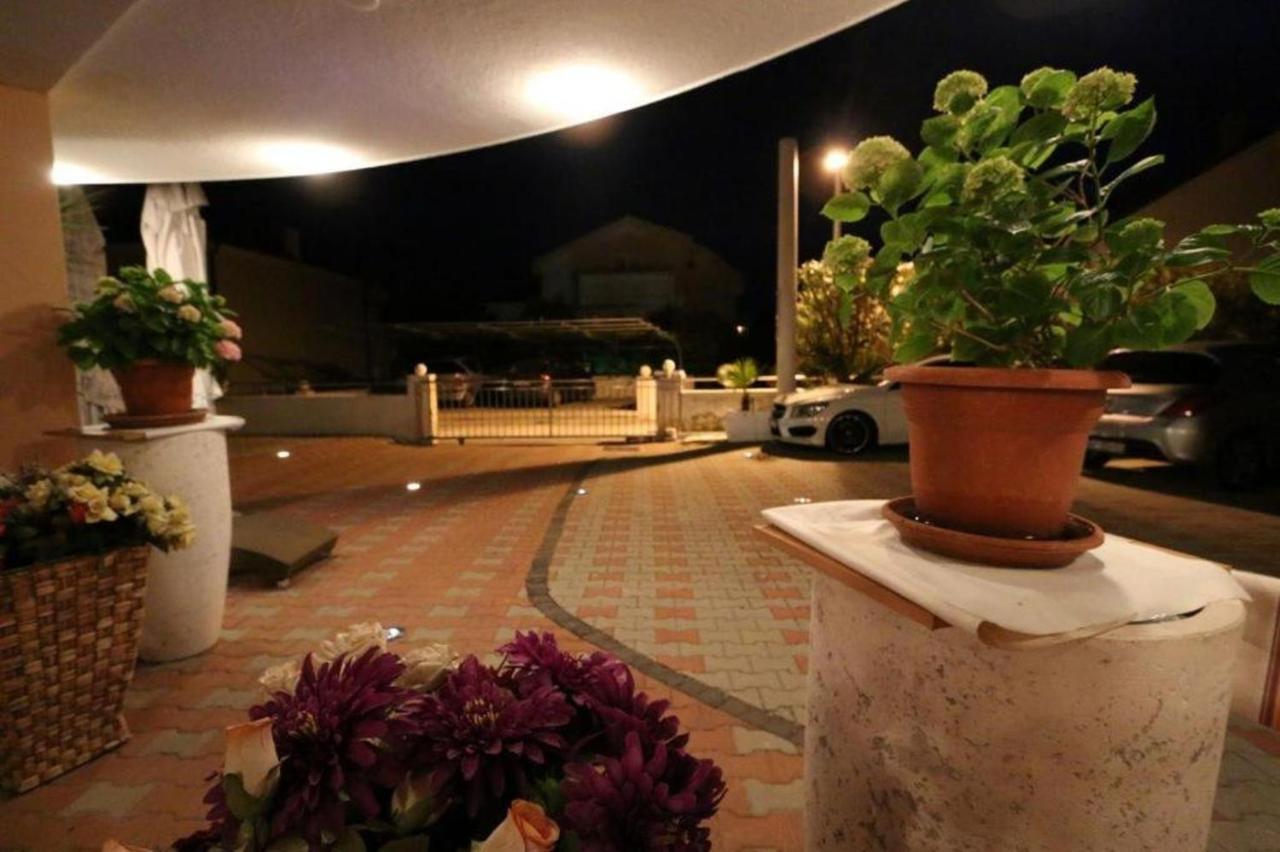 Anamar Apartments Novaglia Esterno foto