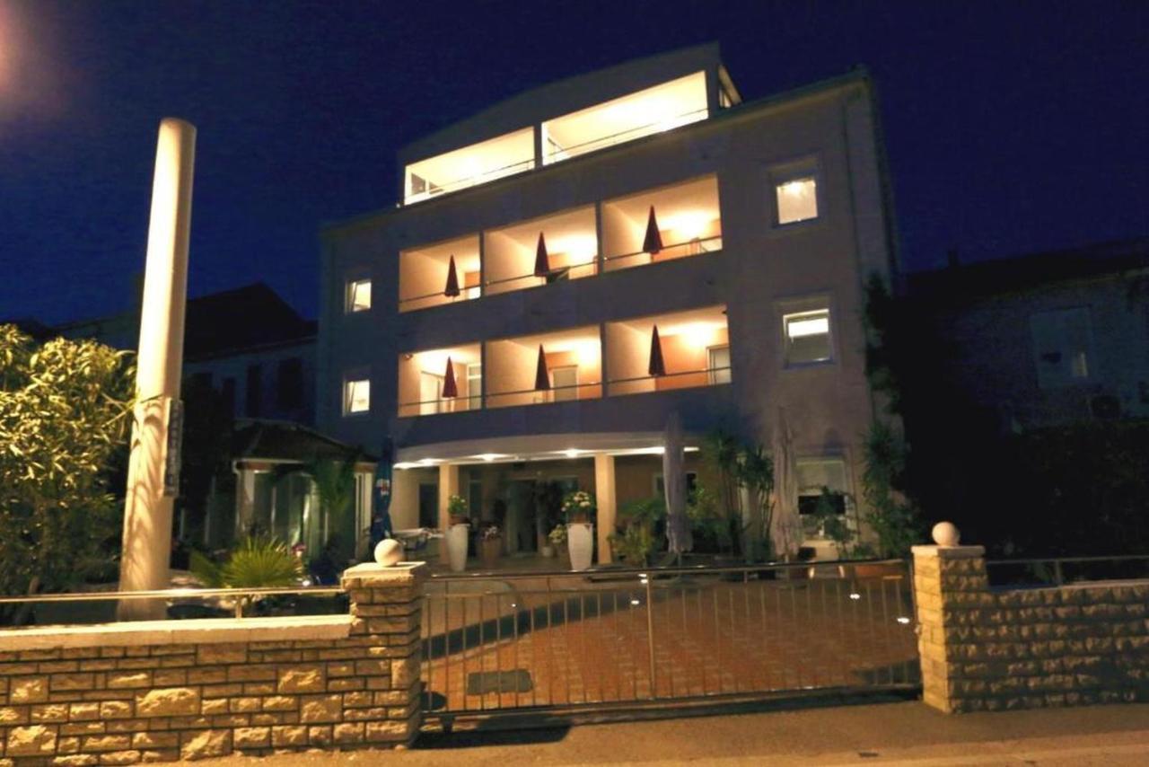 Anamar Apartments Novaglia Esterno foto