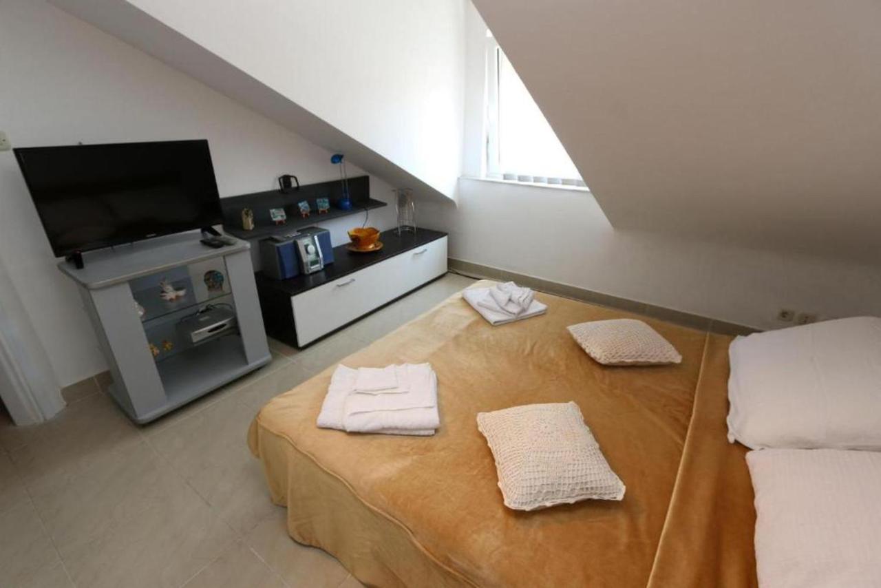 Anamar Apartments Novaglia Esterno foto